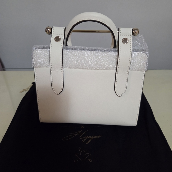 STRATHBERRY X HYOJOO NANO TOTE - VANILLA  LIMITED EDITION - Picture 5 of 12